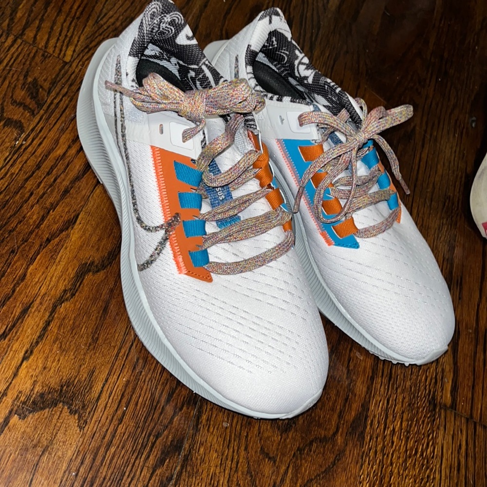Running tennis shoes brand new